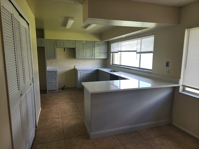 Building Photo - 512 Majorca Ave