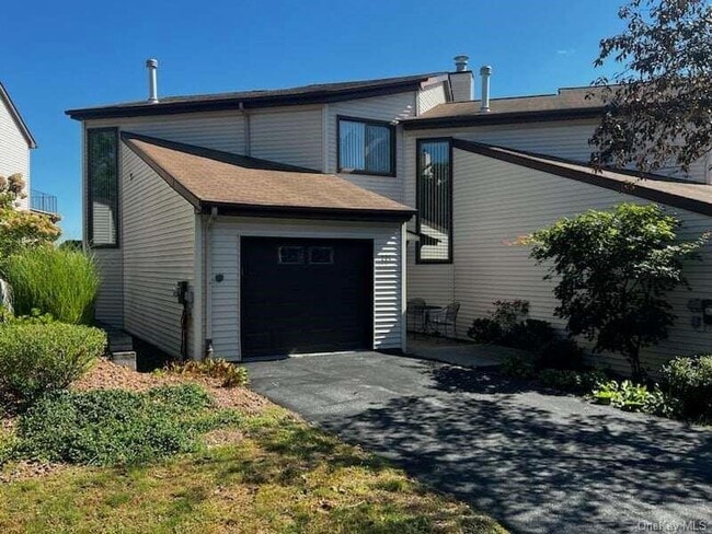 Building Photo - 735 Hewitt Ln