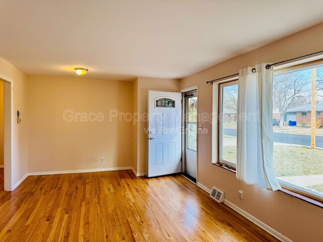 Building Photo - 411 S Simms St