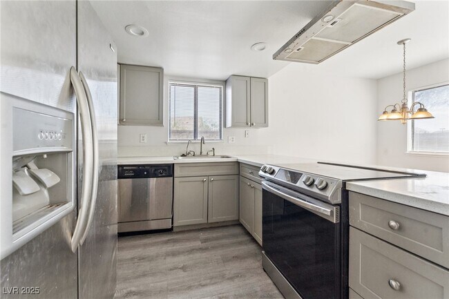 Building Photo - 1228 Mews Ln