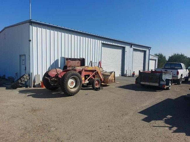 Building Photo - 12650 Hanford Armona Rd