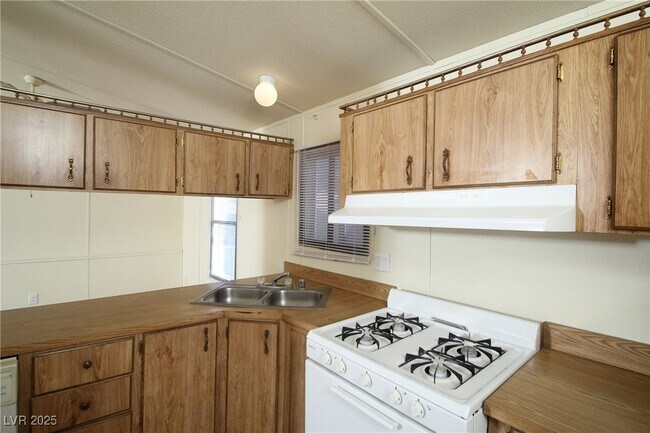 Building Photo - 5964 Shenandoah Ave