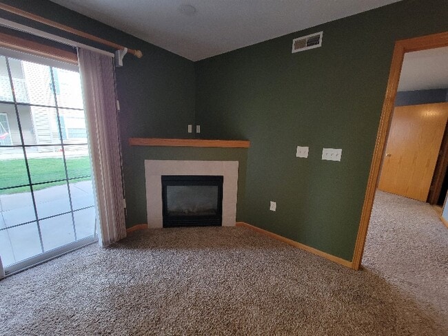 Building Photo - 10 Cherry Ct