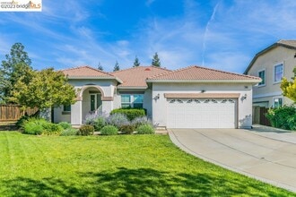 Building Photo - 1055 Meadow Brook Dr