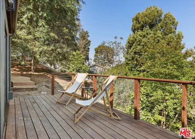 Foto del edificio - 2467 Silver Ridge Ave