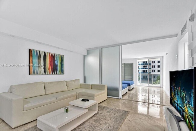 Foto del edificio - 2401 Collins Ave
