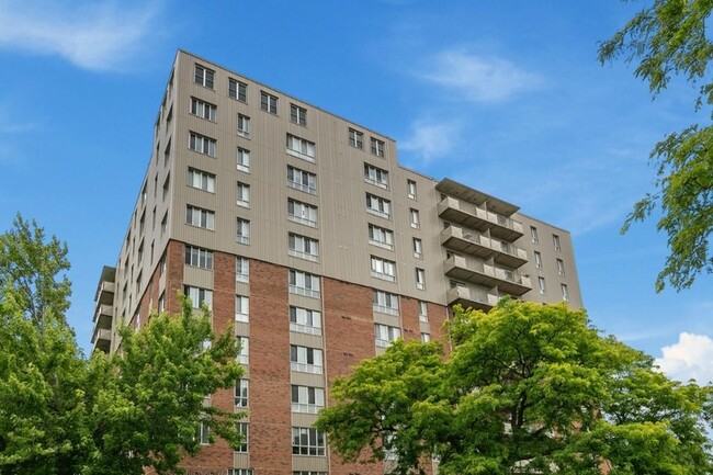 Building Photo - Island View Towers