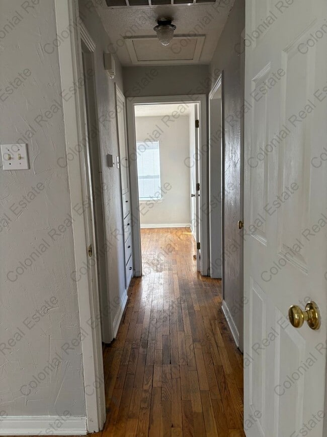 Building Photo - Cozy 3 bedroom 1.5 bathroom home.