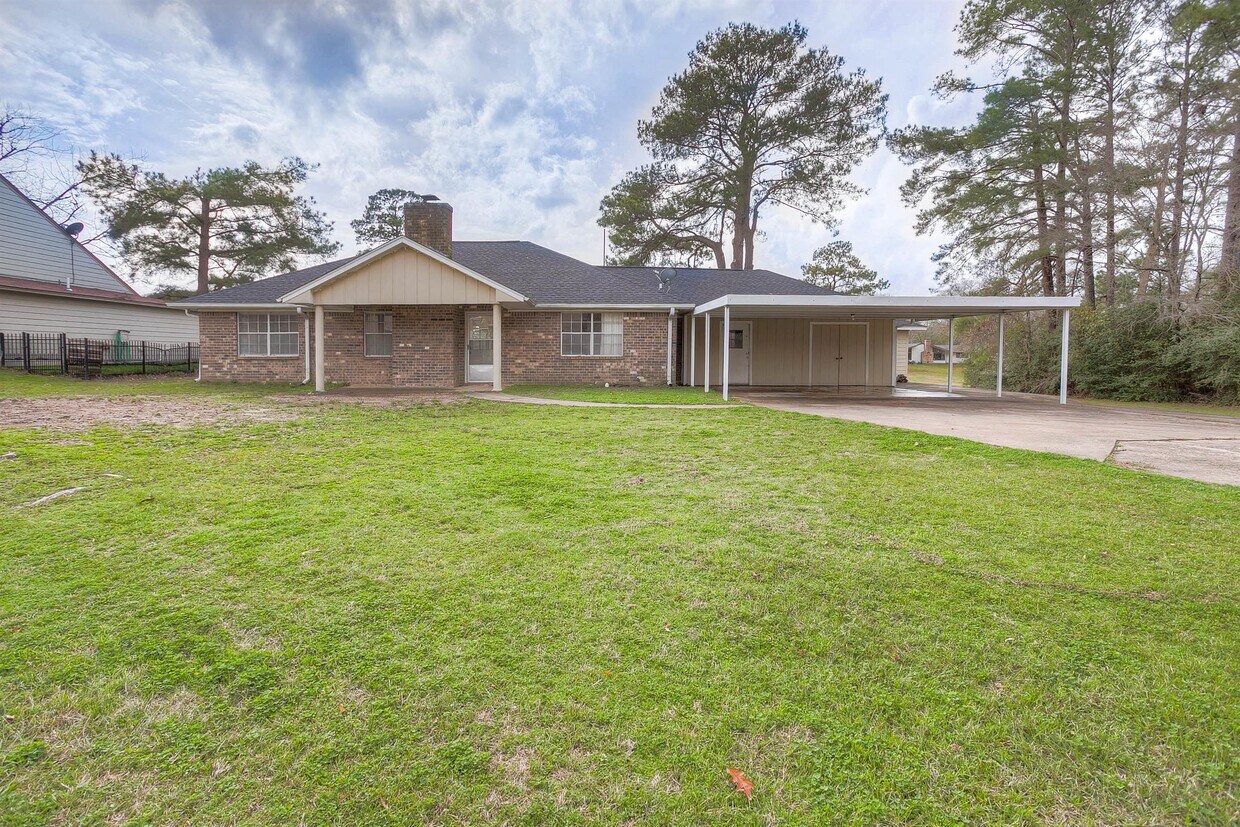 295 Broadmoor St, Trinity, TX 75862 House Rental in Trinity, TX