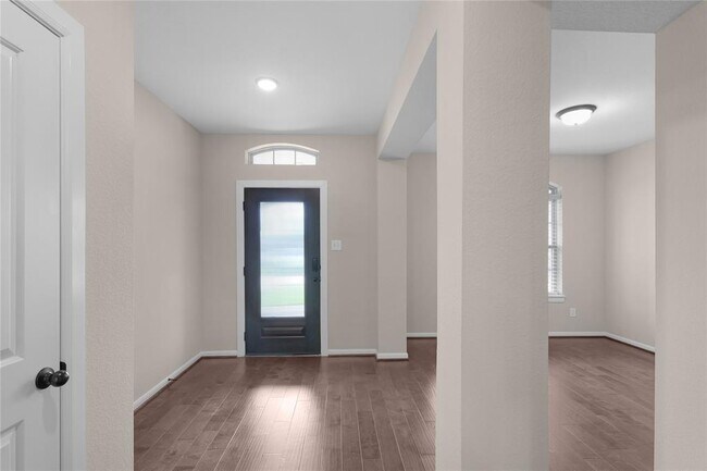 Building Photo - 23827 Via Leoni Dr