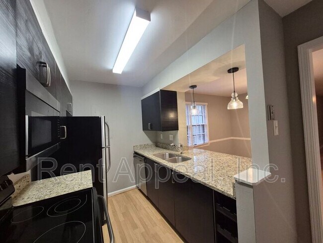 Foto del edificio - 204 Triumph Dr NW