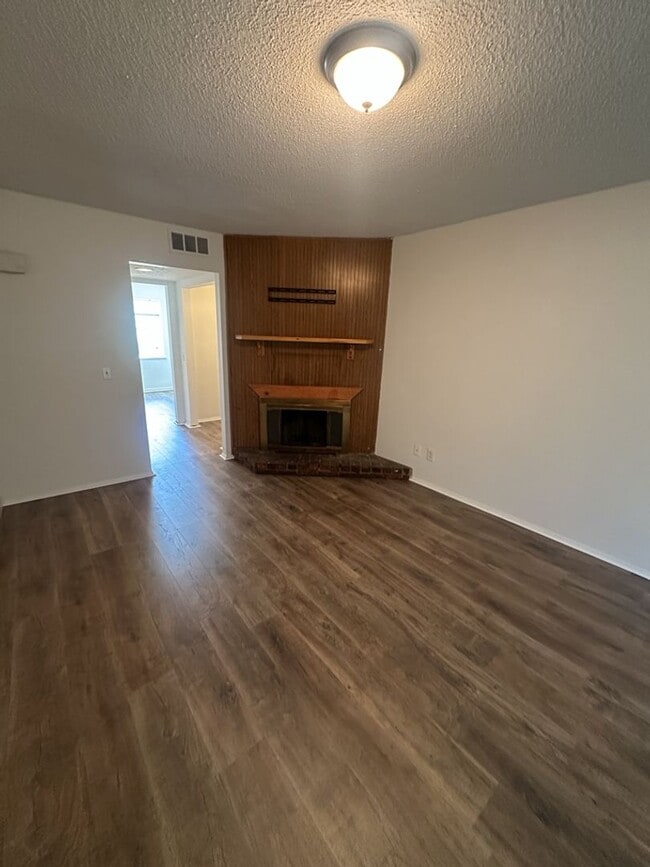 Foto del edificio - Freshly Renovated - 2 Bedroom | Pet Friendly