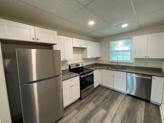 Building Photo - 903 E Lytle St