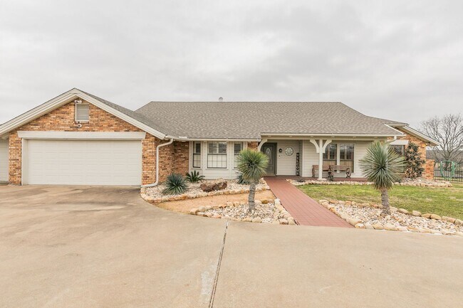 Foto del edificio - Alvarado Ranch W/ Private Pool & Fenced-In...