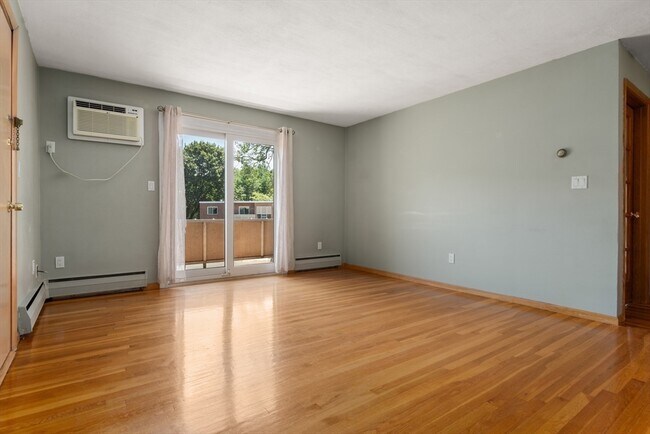 Foto del edificio - 76 Lionel Ave