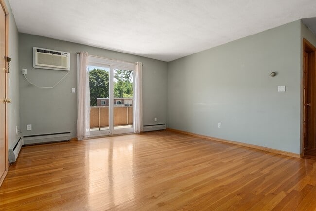 Building Photo - 76 Lionel Ave