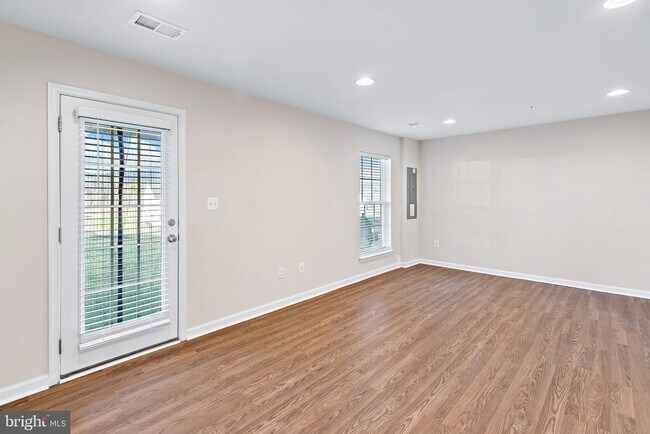 Building Photo - 1549 Wilmer Park Ln