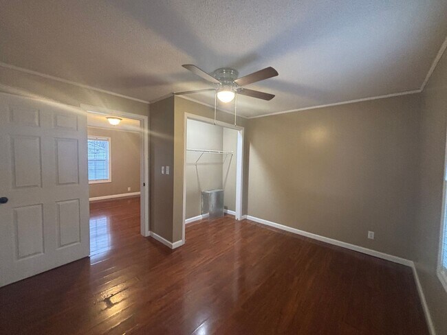 Foto del edificio - Coming Soon! Charming 2 bedroom/1 Bath Home in Desirable Area $1350