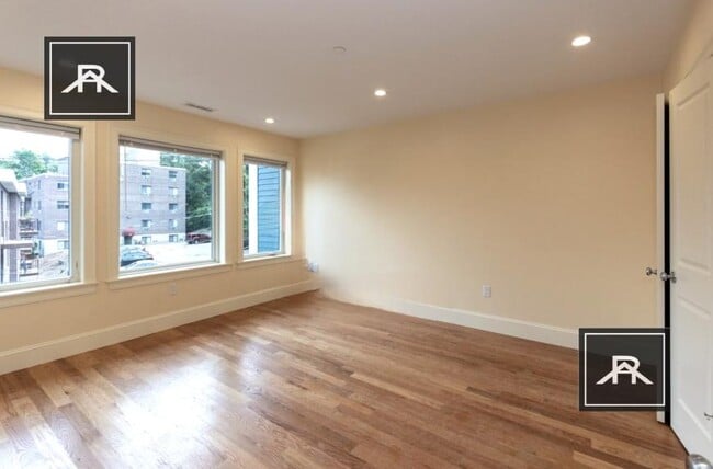 Foto del edificio - 4 bedroom in Brighton MA 02135