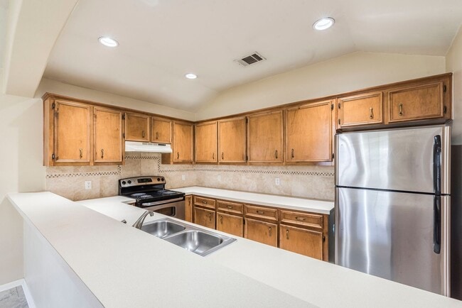 Building Photo - Charming 3 bedroom, 2 bathroom home in the heart of East Austin