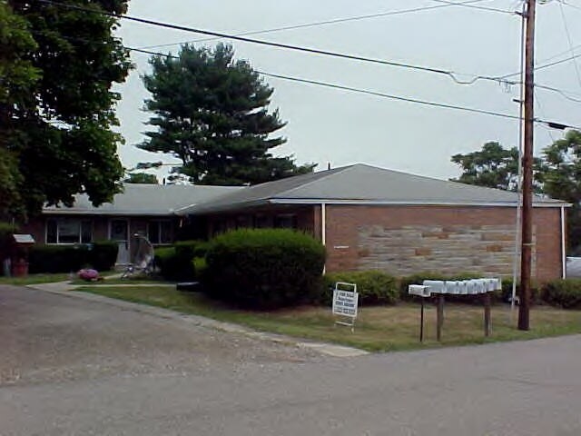 Primary Photo - 922 Avon Dr