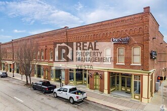 Building Photo - 470 Poplar St