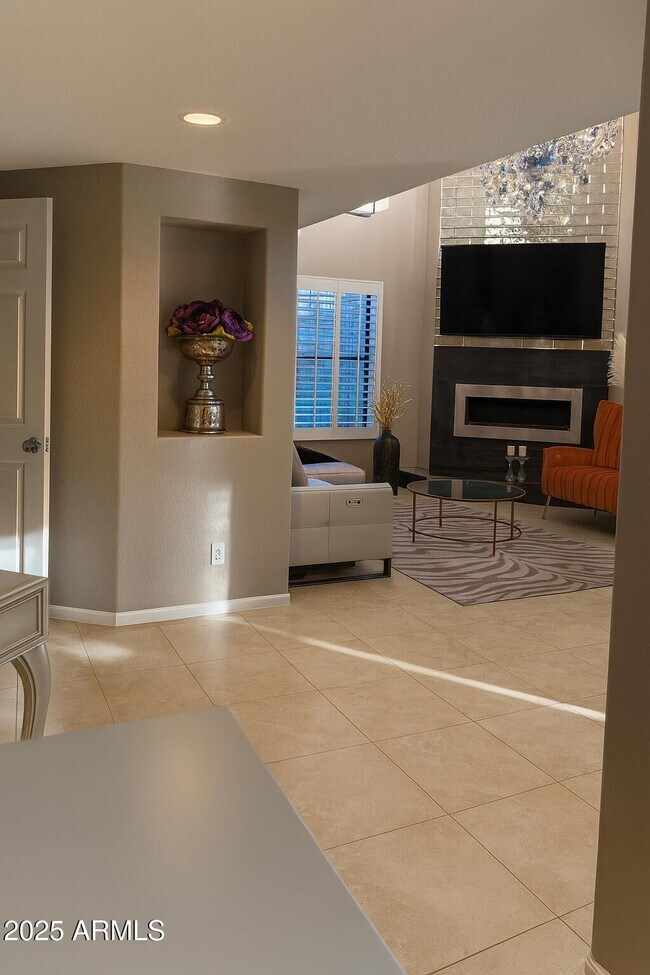 Foto del edificio - 8100 E Camelback Rd