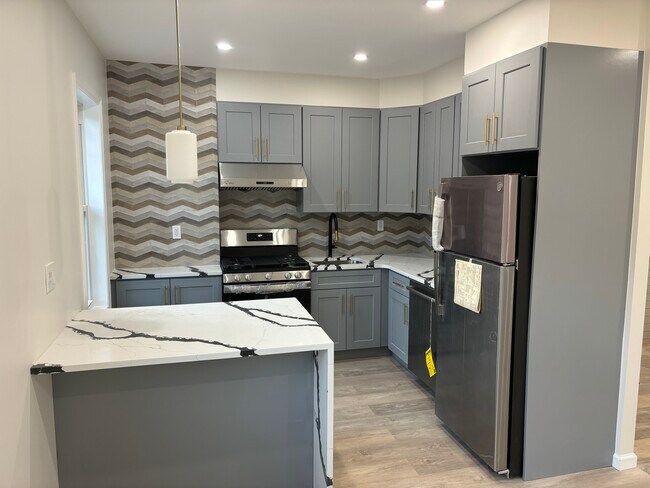 Foto del edificio - 3334 71st St