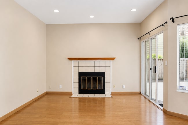 Building Photo - Amazing Spacious Home in Fremont w/Bonus Loft - Ardenwood!