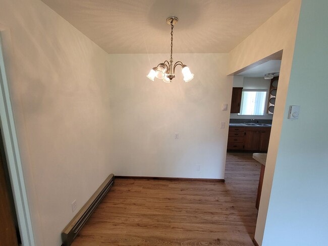 Building Photo - Lovely 2 Bed + 1 Bath in Forest Grove!! Near Pacific University!