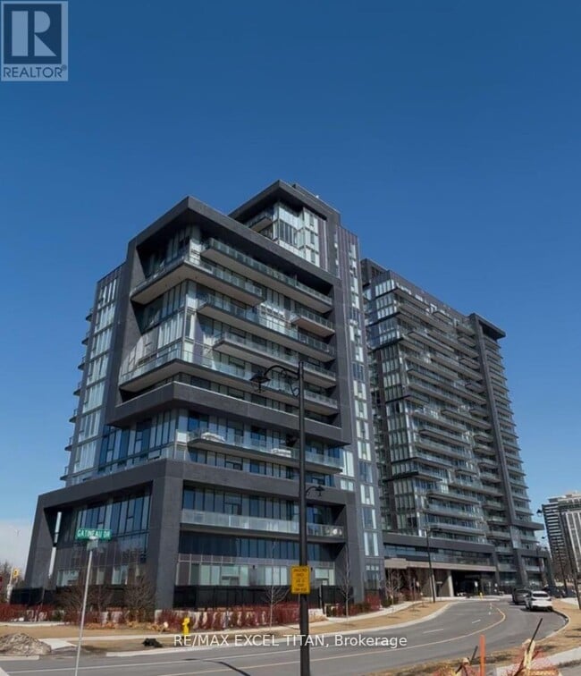 Building Photo - 10-710 Gatineau Dr