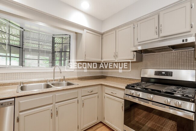 Building Photo - 3032 Drexel LN