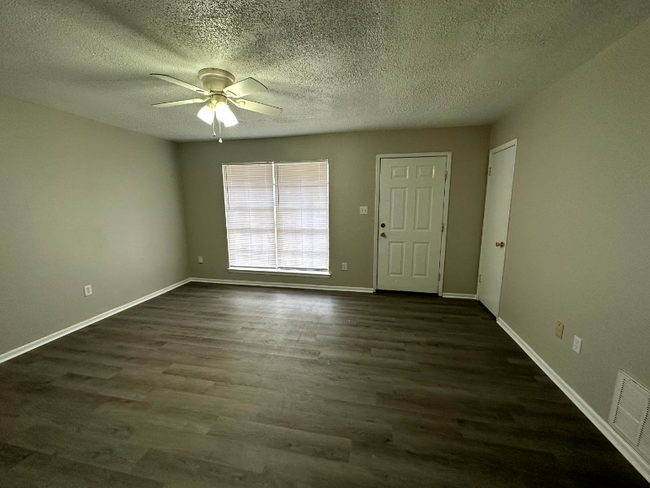 Building Photo - 2429 Academy Dr