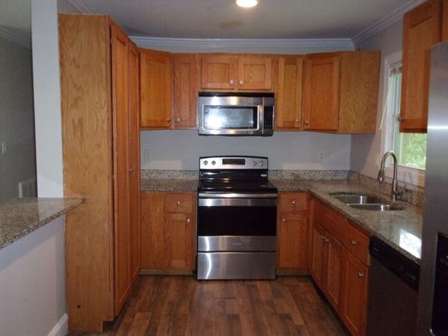 Building Photo - 3 Bedroom 2 Bath Home in York