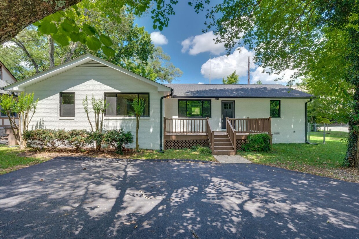 Primary Photo - Great 2BE/.5BA duplex in the awesome 12th ...