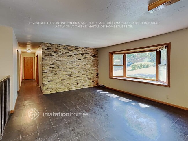 Building Photo - 17477 Java Ct N
