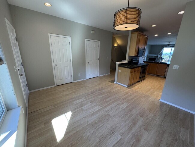 Foto del edificio - 3 Story Townhome in West Linn.