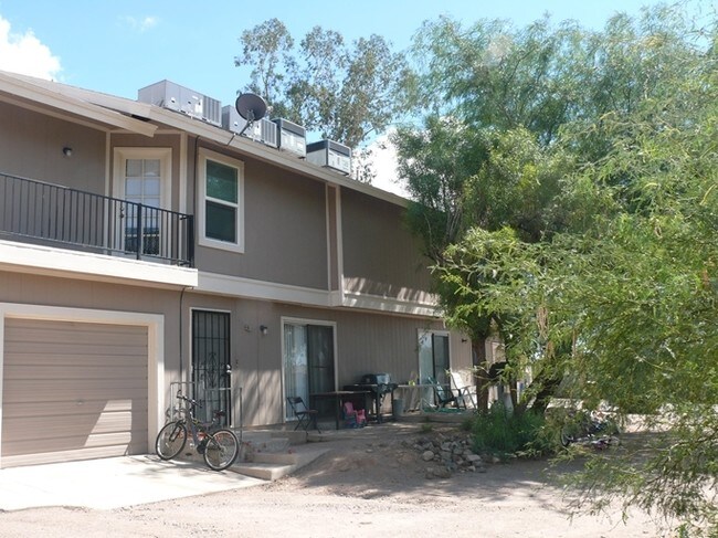 Building Photo - Palm Way Apartments