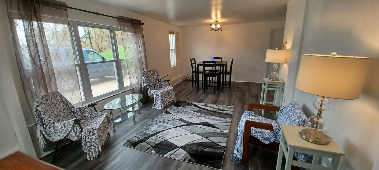 Foto principal - 232 N Lake St SE