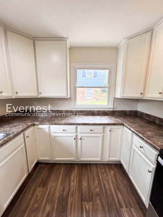 Foto del edificio - 4303 Whippoorwill Dr