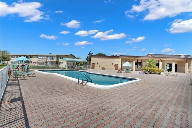 Foto del edificio - 7205 NW 5th Ct