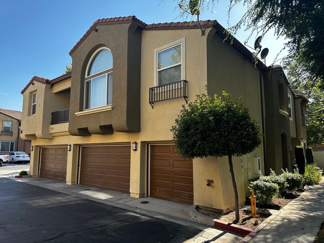 Primary Photo - Moreno Valley Townhome for Rent