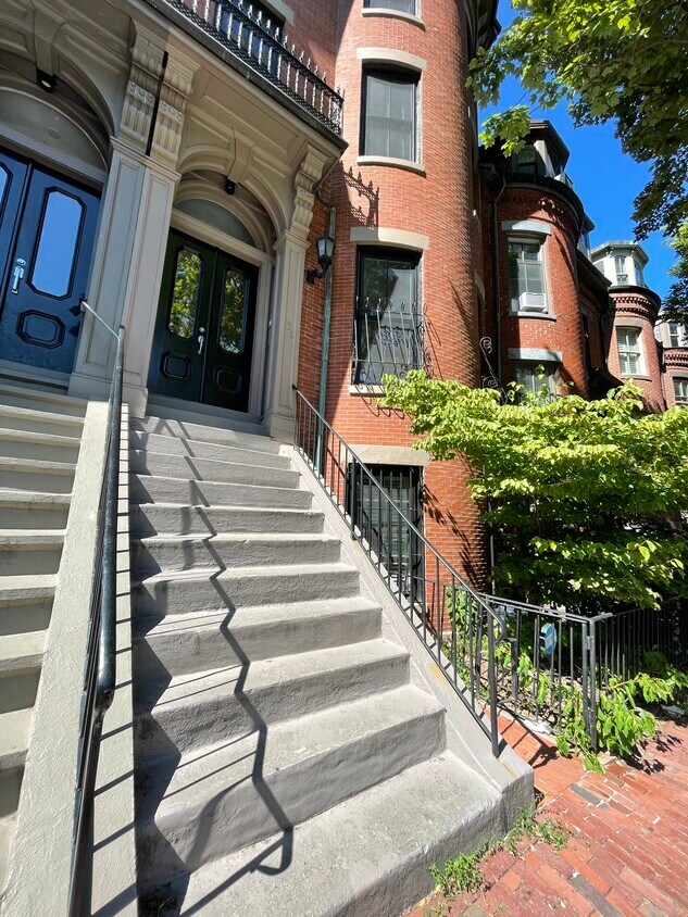 Primary Photo - 35 E Concord St