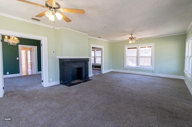 Building Photo - 2139 Ave F