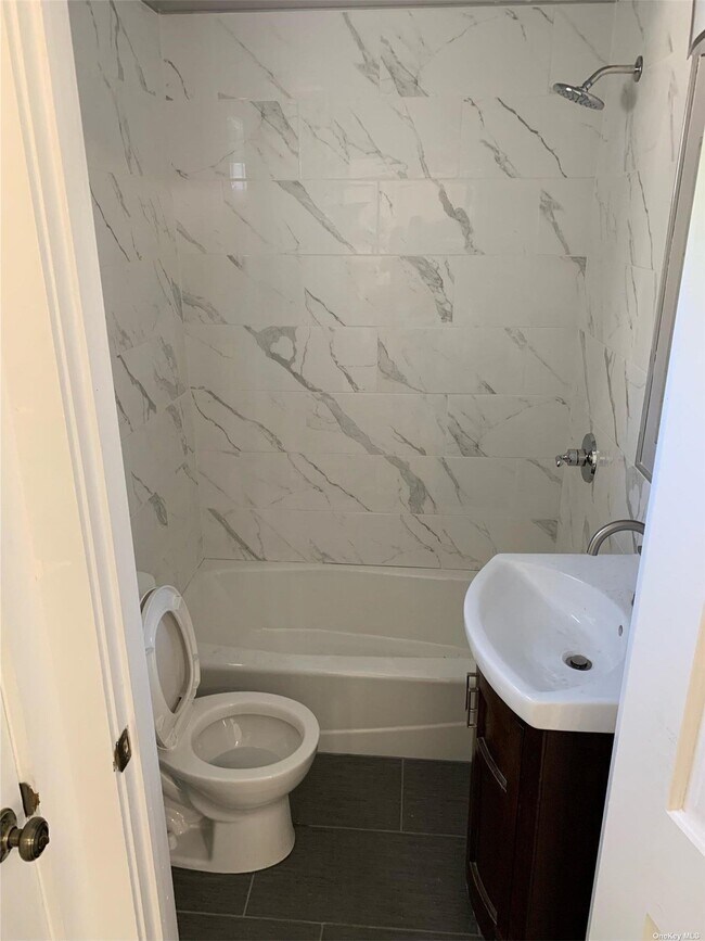 Building Photo - 166 Broadway