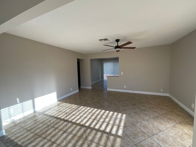 Building Photo - Single story home, 3br, 2bath, 1cg