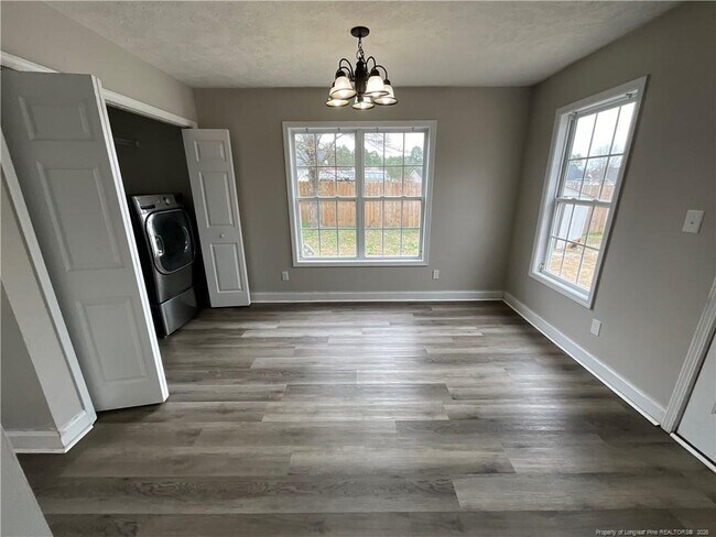 Foto del edificio - 301 Sanford Ct