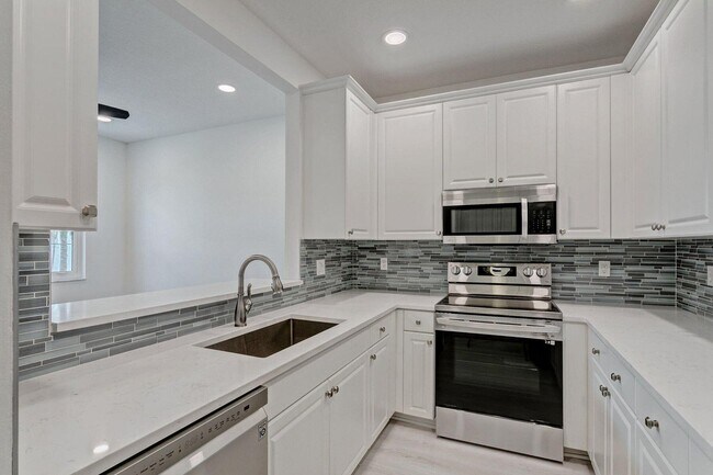 Building Photo - 1455 Cades Bay Ave