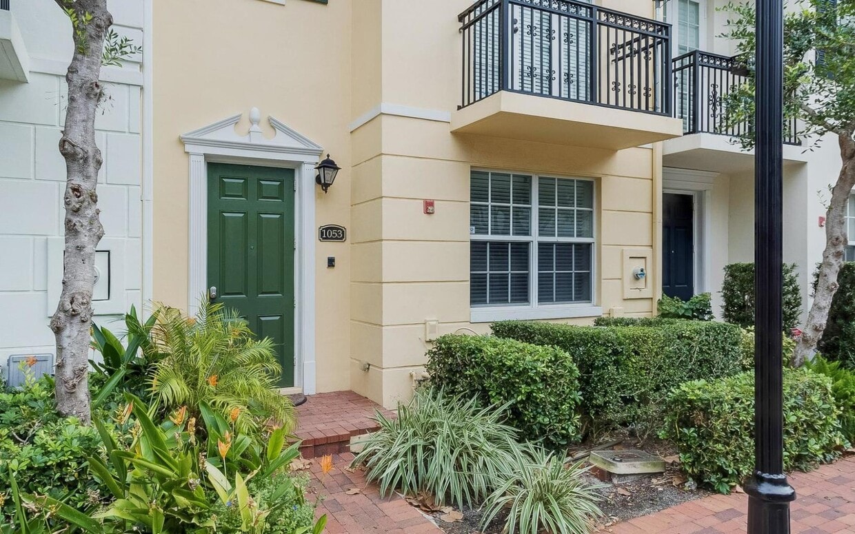 1053 W Heritage Club Cir, Delray Beach, FL 33483 Townhome Rentals in