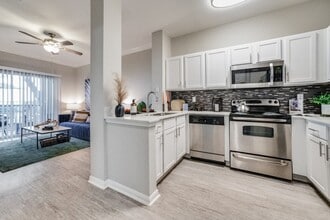 Building Photo - 2575 W Holcombe Blvd